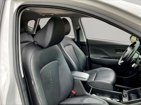 Used 2024 Hyundai Kona Limited FWD image 29