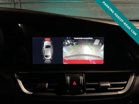 Used 2018 Alfa Romeo Giulia Quadrifoglio image 10