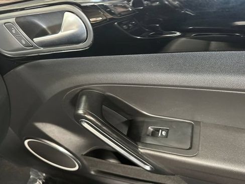 Used 2018 Volkswagen Beetle 2.0T S FWD image 20
