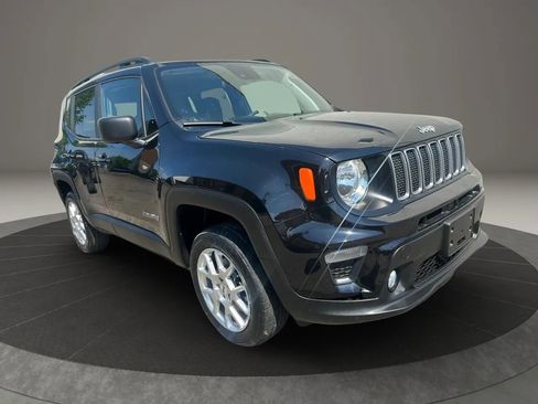 Used 2022 Jeep Renegade Latitude AWD/4WD image 3
