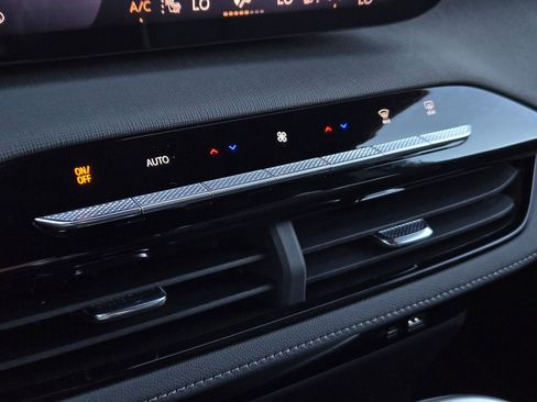 Used 2025 Buick Enclave Sport Touring image 20