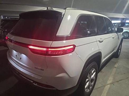 Used 2022 Jeep Grand Cherokee Limited AWD/4WD image 5