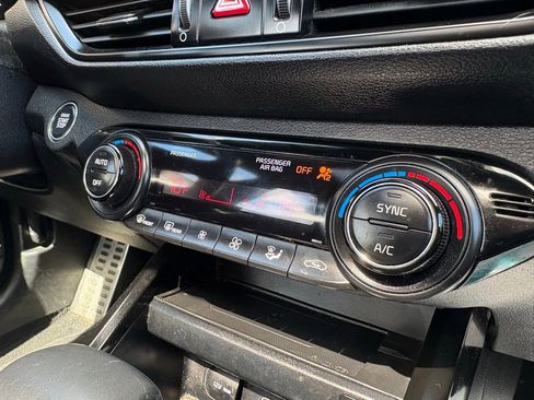 Used 2024 Kia Forte GT-Line w/ GT-Line Premium Package image 32