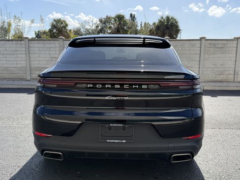 Certified 2024 Porsche Cayenne Coupe image 11