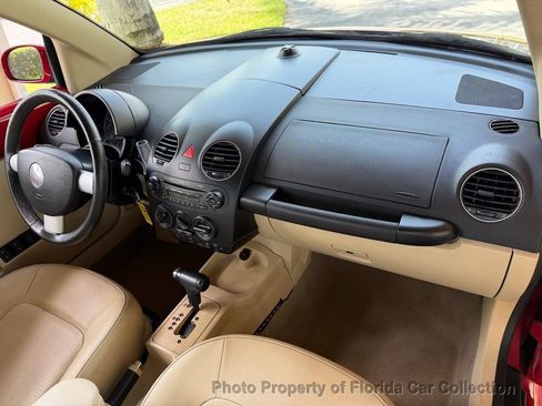 Used 2010 Volkswagen Beetle Convertible FWD image 36