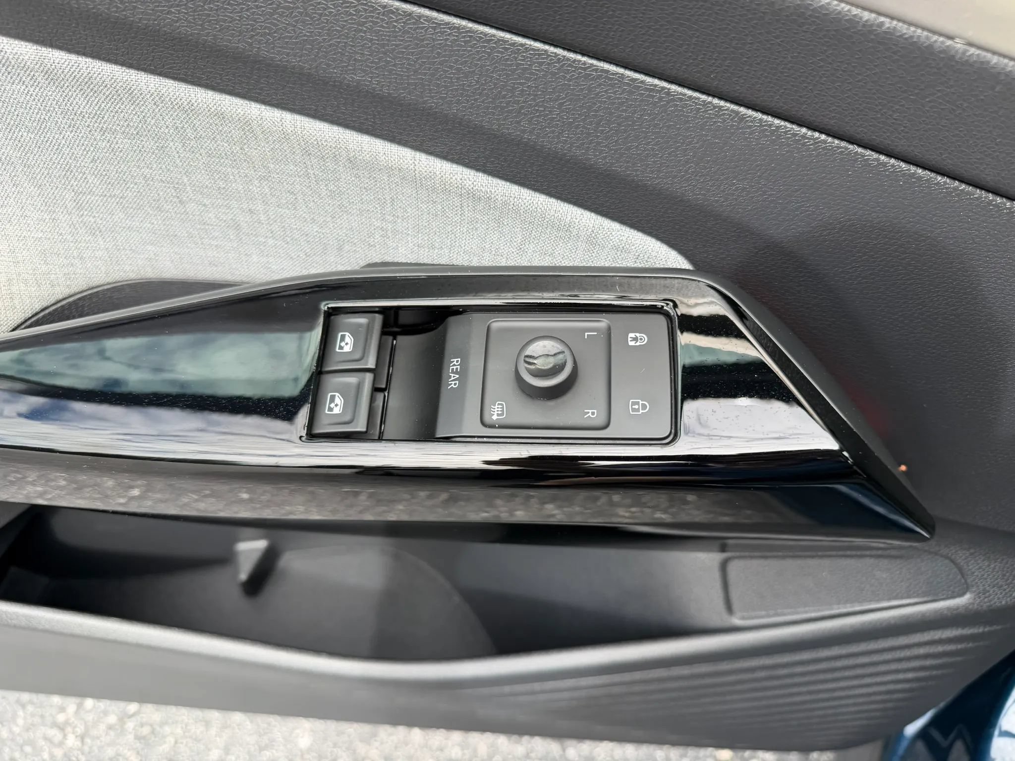 Used 2023 Volkswagen ID.4 Pro RWD image 12