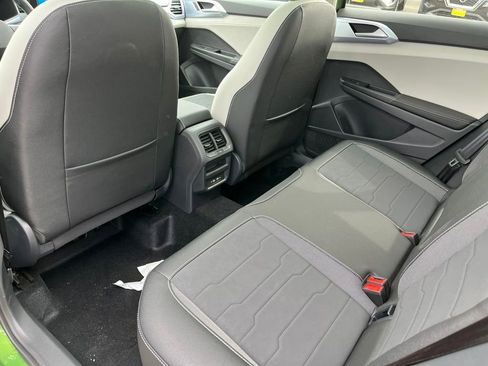 New 2026 Volkswagen Taos SE AWD/4WD image 11