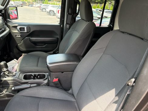 Used 2018 Jeep Wrangler Unlimited Sport S AWD/4WD image 8