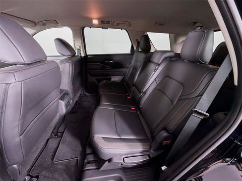 Used 2025 Nissan Pathfinder SL AWD/4WD image 21