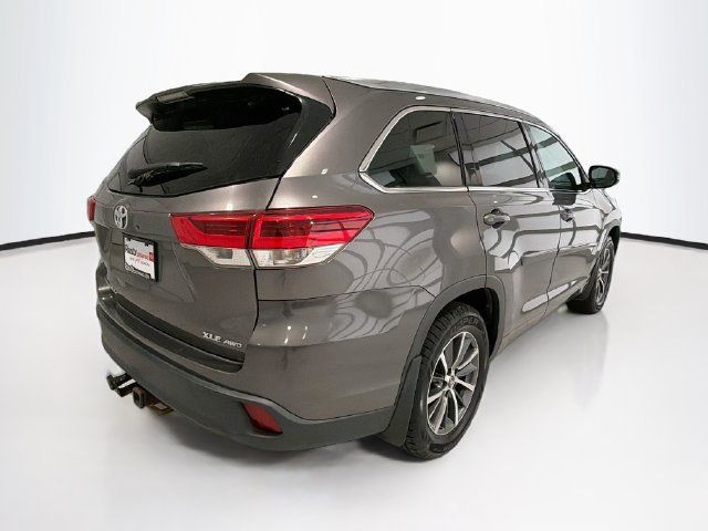 Certified 2017 Toyota Highlander XLE w/ Carpet Mat Package AWD/4WD image 7