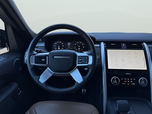 Certified 2025 Land Rover Discovery Dynamic SE AWD/4WD image 10