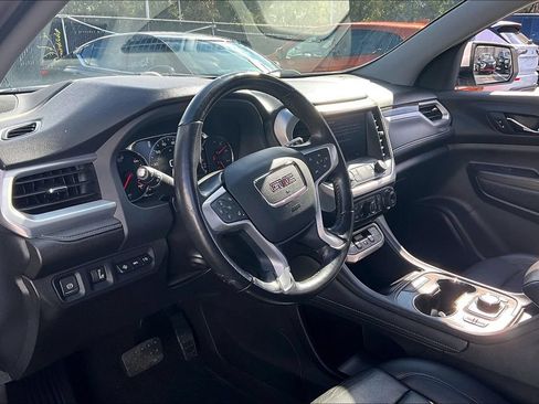 Used 2022 GMC Acadia SLT w/ Technology Package FWD image 16