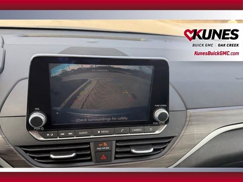 Used 2025 Nissan Altima 2.5 SV image 24