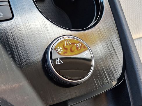 Certified 2025 Nissan Rogue SV image 23