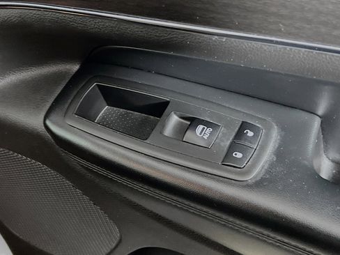 Used 2018 Jeep Grand Cherokee Limited image 32