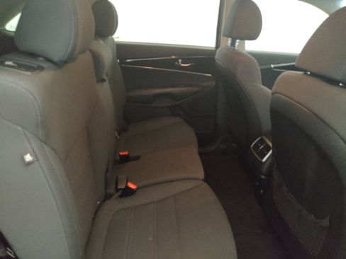 Used 2019 Kia Sorento S FWD image 19