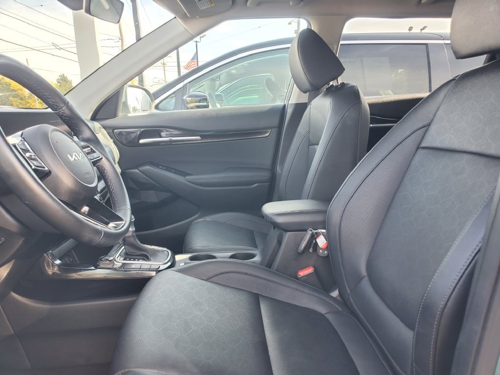 Used 2024 Kia Seltos EX AWD/4WD image 5