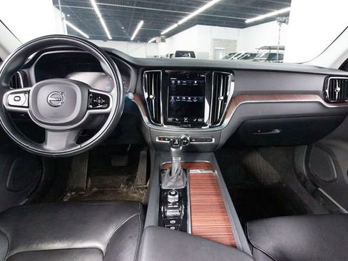 Used 2021 Volvo S60 T6 Momentum w/ Protection Package Premier image 6