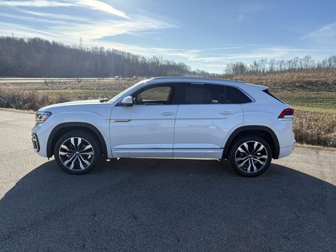 Used 2022 Volkswagen Atlas Cross Sport SEL Premium R-Line image 2