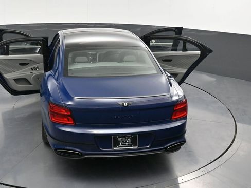 Used 2025 Bentley Flying Spur Plug-In Hybrid image 40