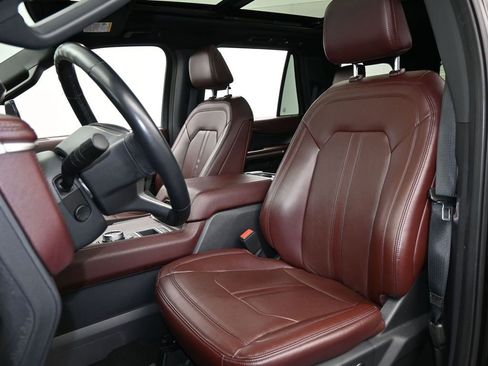 Used 2024 Ford Expedition Limited image 10