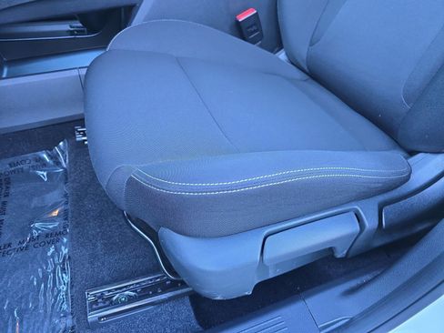 Used 2023 Nissan Rogue S image 32