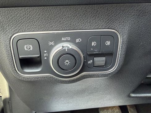 Used 2023 Mercedes-Benz GLB 250 GLB 250 w/ Premium Package image 14