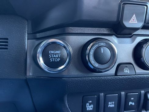 Certified 2022 Toyota Tacoma TRD Off-Road w/ Technology Package image 13