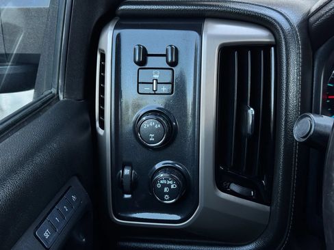 Used 2017 GMC Sierra 2500 Denali w/ Duramax Plus Package AWD/4WD image 32