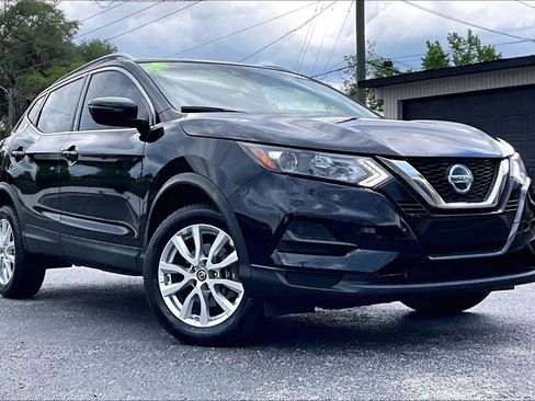 Used 2020 Nissan Rogue Sport SV FWD image 2