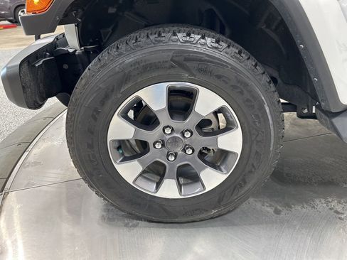 Used 2023 Jeep Wrangler Sahara w/ Cold Weather Group AWD/4WD image 29