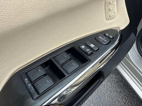 Used 2018 Toyota Avalon XLE Premium image 9