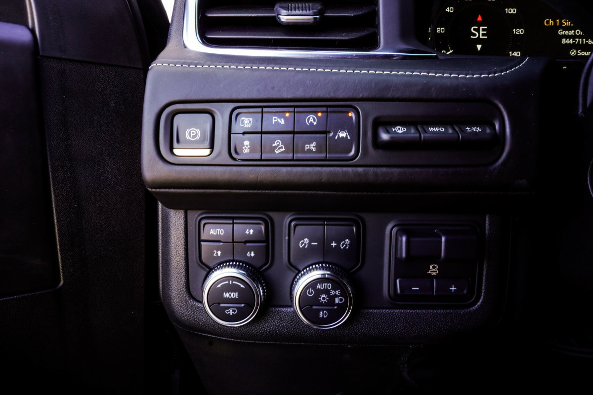 Used 2023 GMC Yukon Denali Ultimate AWD/4WD image 34
