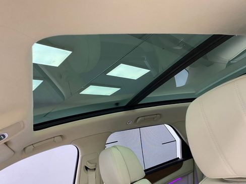 Used 2024 Bentley Bentayga image 21