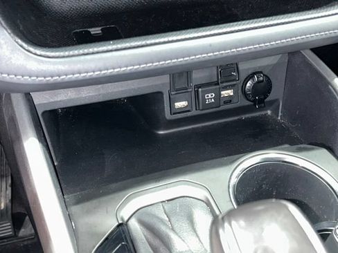Used 2021 Toyota Highlander XLE AWD/4WD image 51