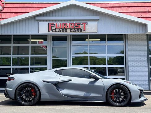 Used 2024 Chevrolet Corvette Z06 RWD image 10