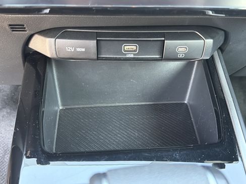Certified 2025 Kia Niro LX FWD image 15