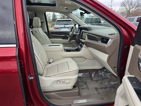 Used 2021 GMC Yukon XL Denali w/ Denali Premium Package image 38