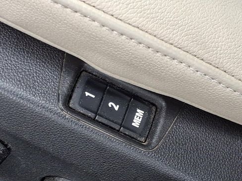 Used 2018 Buick Regal Essence w/ Driver Confidence Package #1 image 9