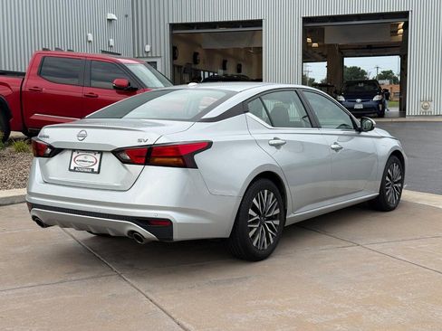 Used 2023 Nissan Altima 2.5 SV w/ SV Premium Package FWD image 5