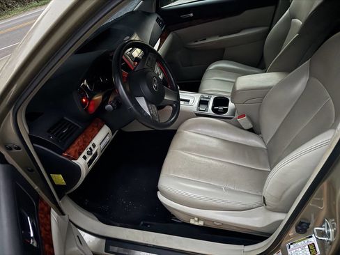 Used 2010 Subaru Outback 2.5i Limited w/ Popular Equipment Group 2A image 6