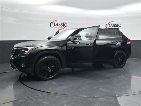 Used 2024 Volkswagen Atlas Cross Sport SE image 35