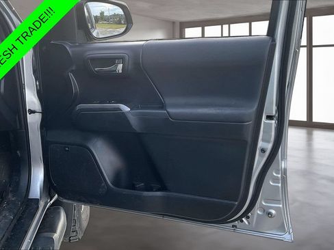 Used 2021 Toyota Tacoma TRD Off-Road w/ TRD Premium Off Road Package AWD/4WD image 27