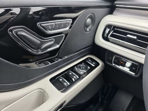 New 2026 Lincoln Aviator 2WD image 12