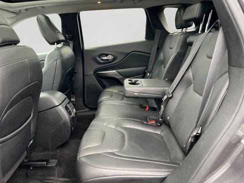 Used 2019 Jeep Cherokee Limited image 11