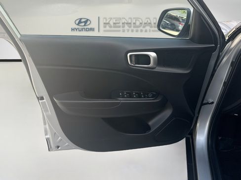 Used 2021 Hyundai Venue SE FWD image 17