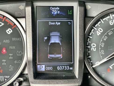 Used 2021 Toyota Tacoma TRD Off-Road w/ Technology Package AWD/4WD image 12