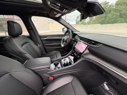 New 2025 Jeep Grand Cherokee L Limited w/ Trailer Tow Package image 33