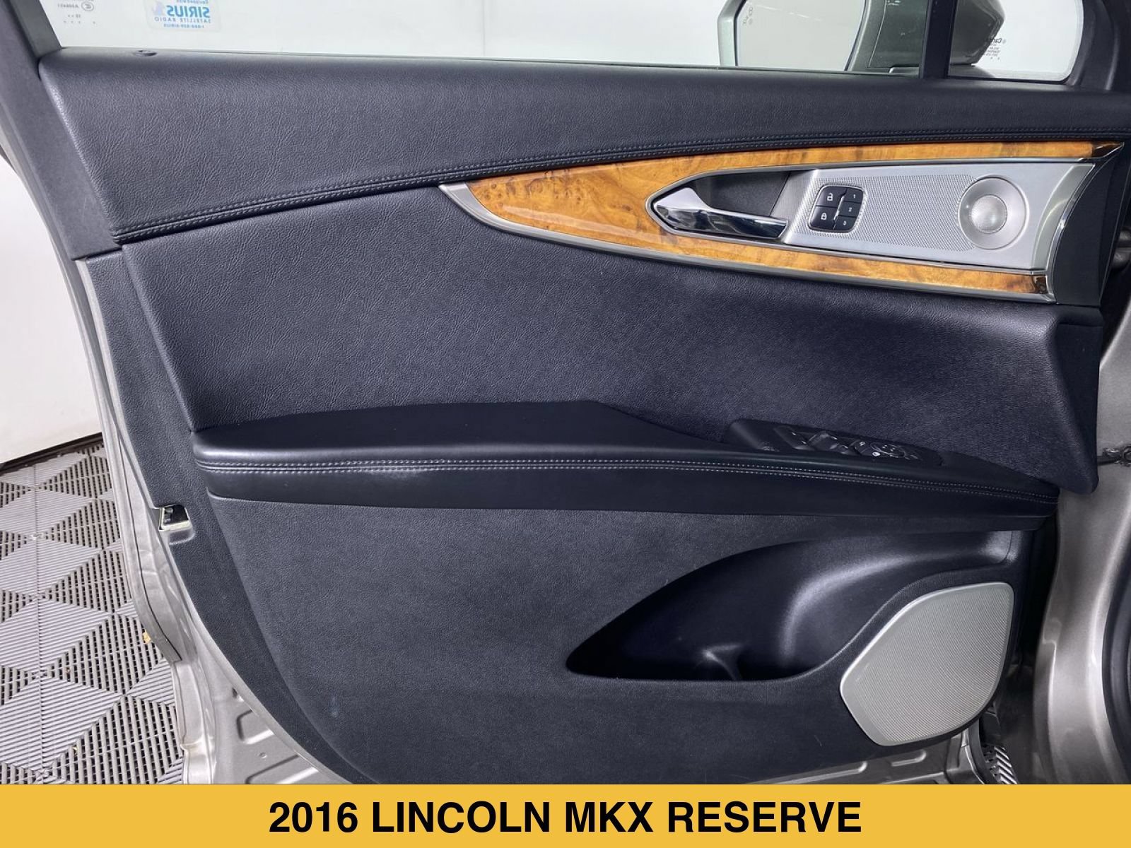Used 2016 Lincoln MKX Reserve w/ Luxury Package AWD/4WD image 13