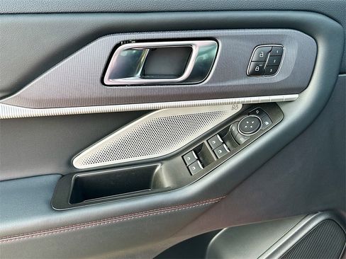 Used 2025 Ford Explorer ST image 21